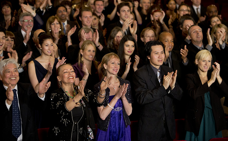 德布劳内迎来七赛季出色发挥，勇士观众热烈欢呼！比赛高潮迭起(野狼disco未和谐原版歌词)