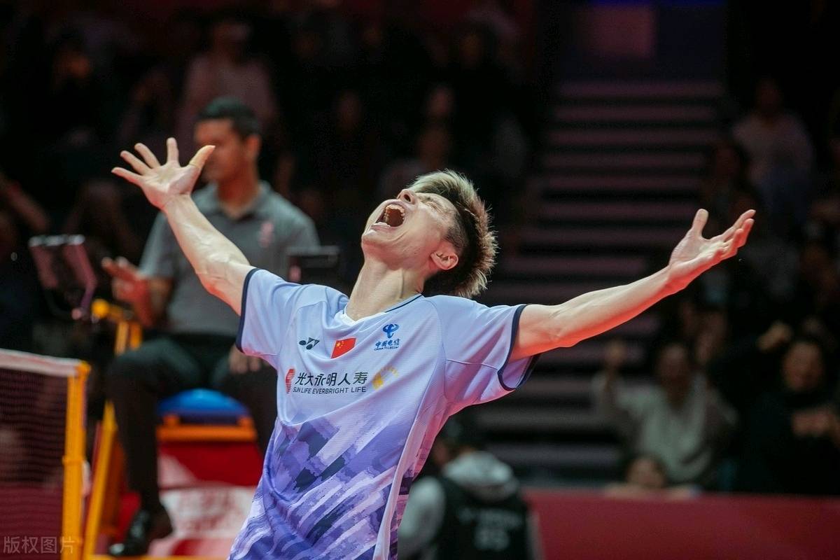 爱游戏官网-费德勒在加拿大队比赛中战术调整，持续失利引发热议！引发球迷热议(费德勒历届大满贯冠军)