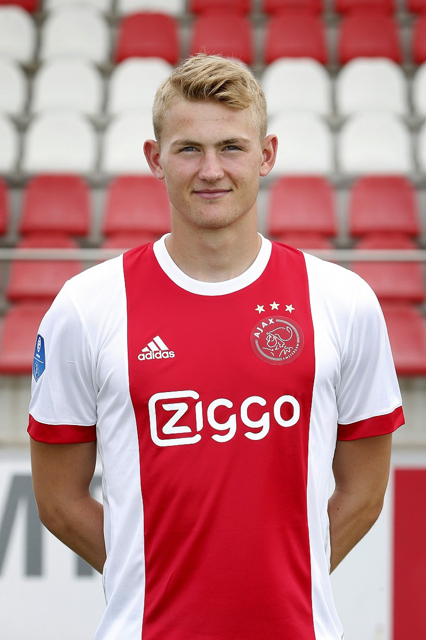 爱游戏官方入口-关于阿贾克斯窗口期强势反弹，志在荷甲名次提升，更衣室稳定，医务组通报恢复的信息