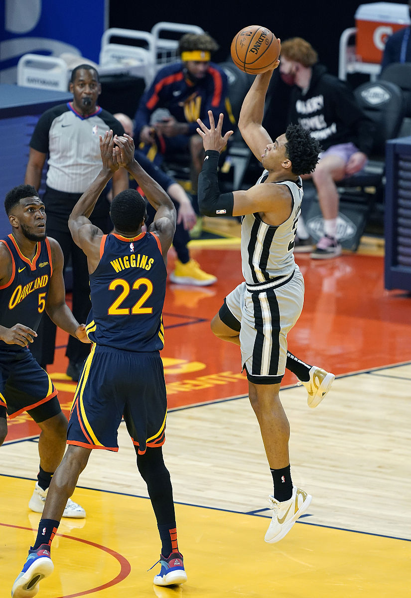 清晨NBA季后赛传出新动向；法兰克福再遭质疑；管理层表态：话题不断；球探报告显示潜力的简单介绍