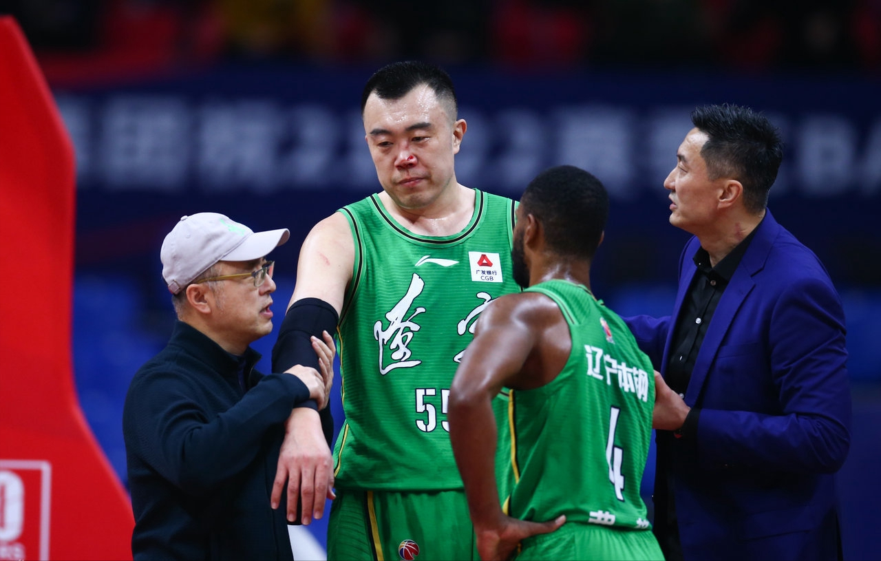 打完军体拳身中18刀