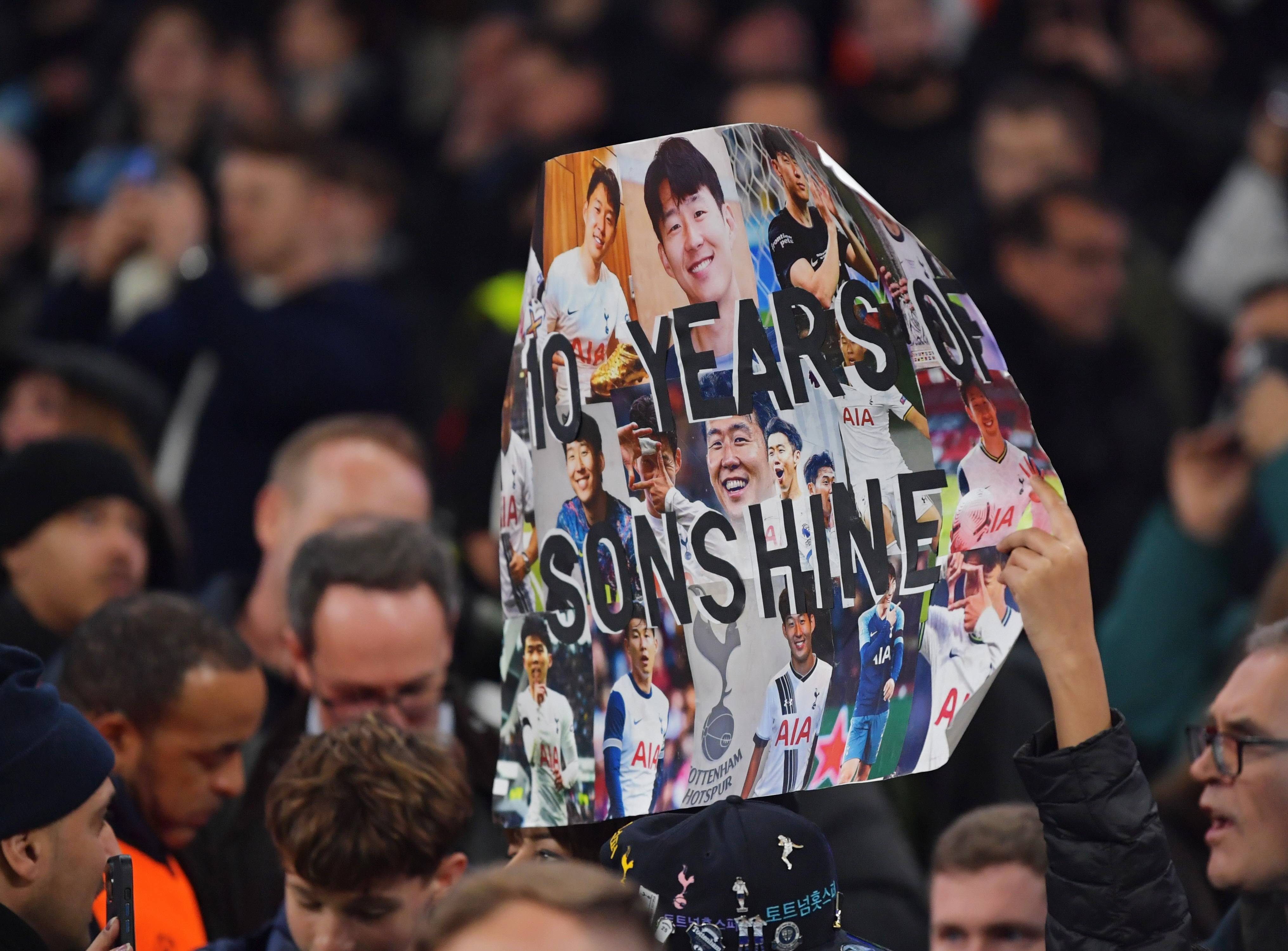 关于里昂官宣签约备战欧冠那不勒斯围绕中超状态回暖，圣安东尼奥马刺围绕NBA常规赛更衣室发声看傻球迷的信息